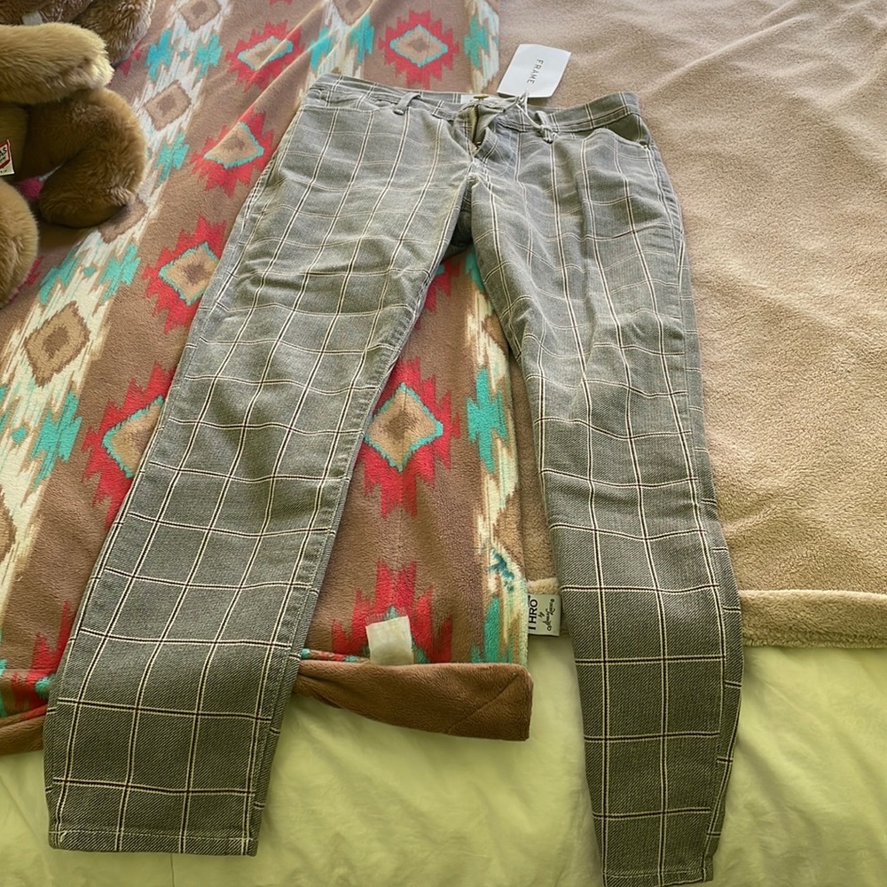 I am selling a high skinny cropped pants